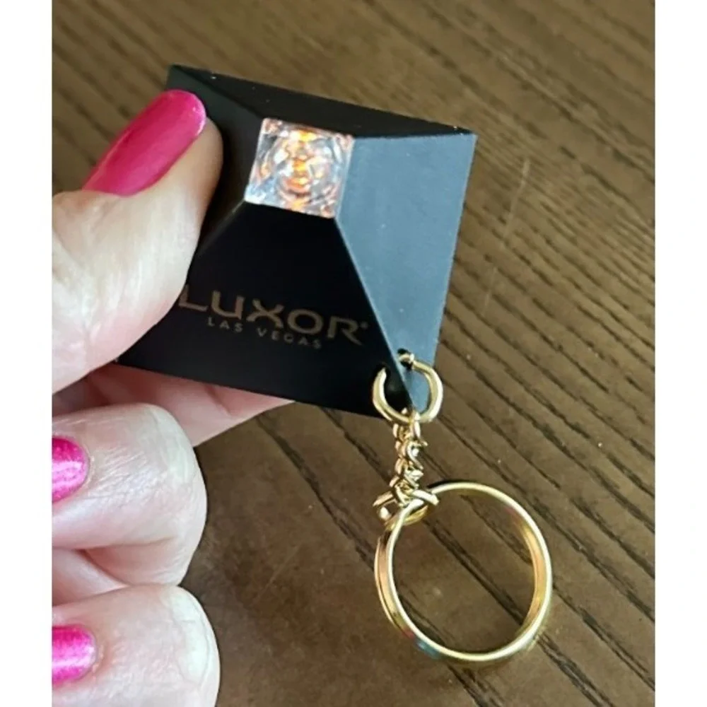 Luxor Las Vegas Hotel And Casino Pyramid Keychain With Light WORKS